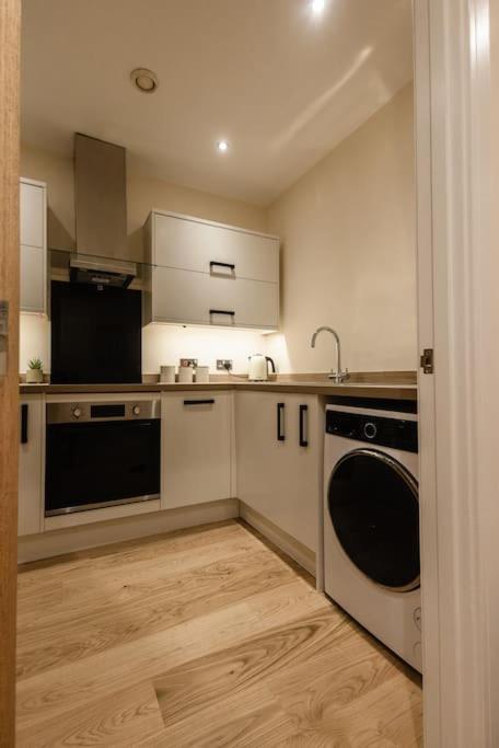 Ocean - 2 Bed Flat Sleeps 6 With Gym Access Apartment เซาธ์แธมป์ตัน ภายนอก รูปภาพ