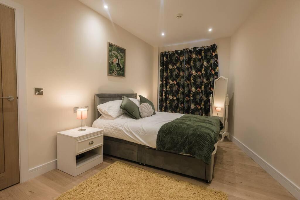 Ocean - 2 Bed Flat Sleeps 6 With Gym Access Apartment เซาธ์แธมป์ตัน ภายนอก รูปภาพ