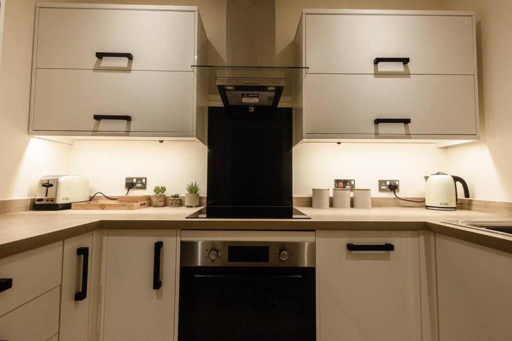 Ocean - 2 Bed Flat Sleeps 6 With Gym Access Apartment เซาธ์แธมป์ตัน ภายนอก รูปภาพ
