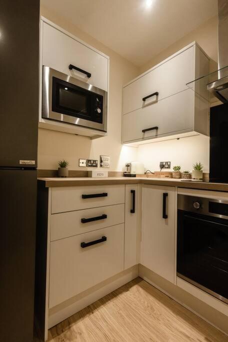 Ocean - 2 Bed Flat Sleeps 6 With Gym Access Apartment เซาธ์แธมป์ตัน ภายนอก รูปภาพ